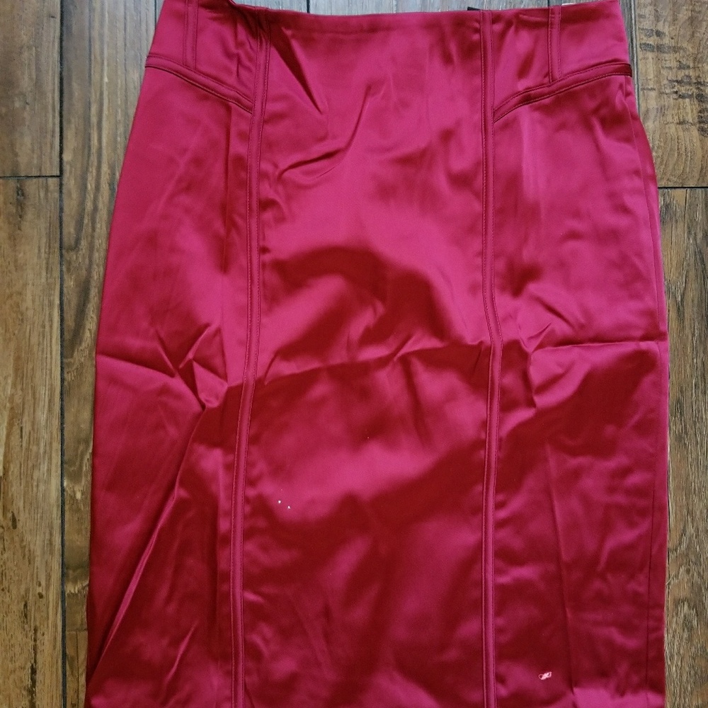 Whbm sz 6 s m red satin pencil skirt knee length